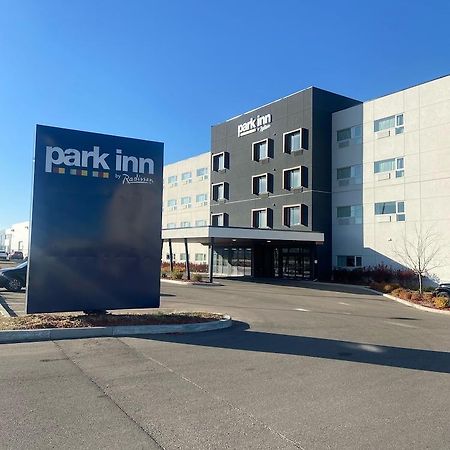 Park Inn By Radisson Edmonton Airport Ледюк Екстериор снимка