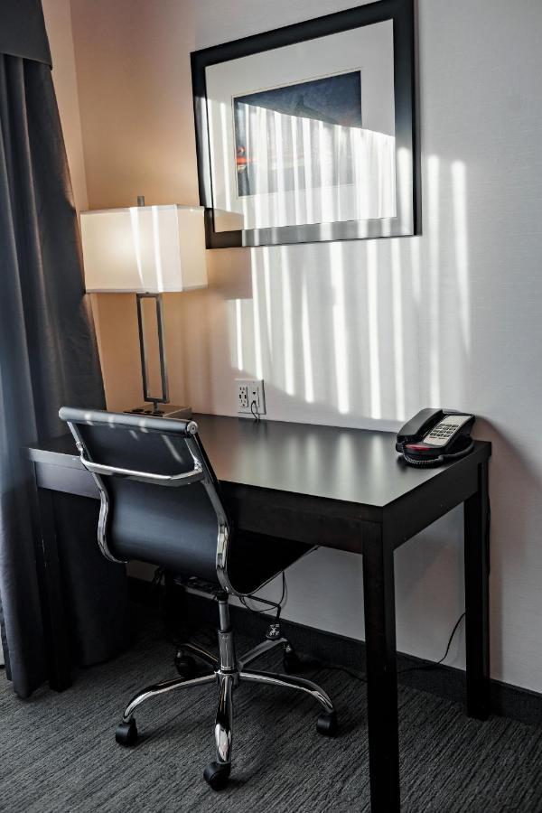 Park Inn By Radisson Edmonton Airport Ледюк Екстериор снимка