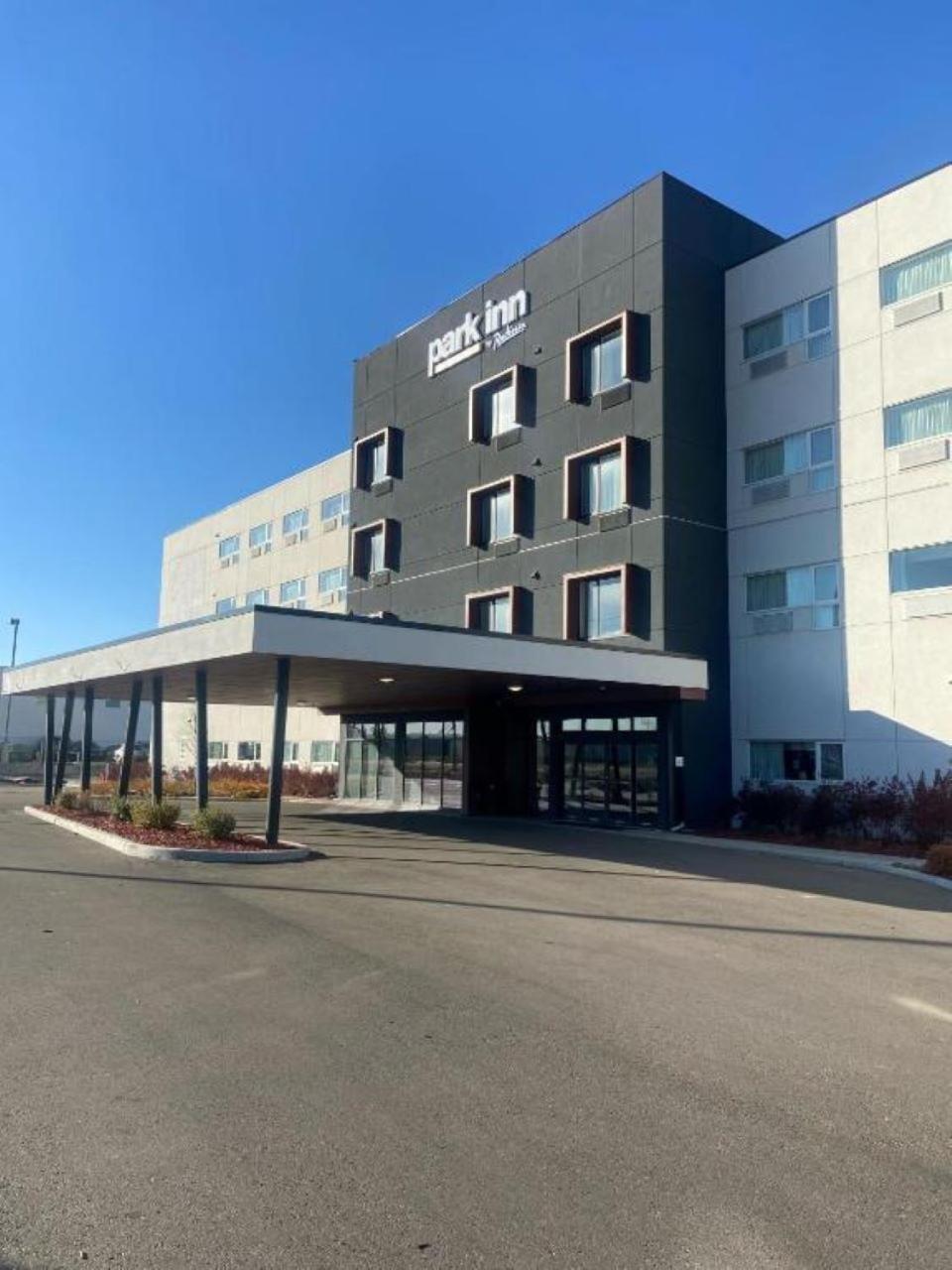 Park Inn By Radisson Edmonton Airport Ледюк Екстериор снимка