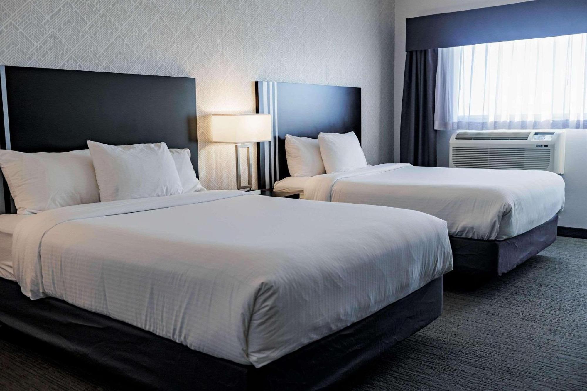 Park Inn By Radisson Edmonton Airport Ледюк Екстериор снимка