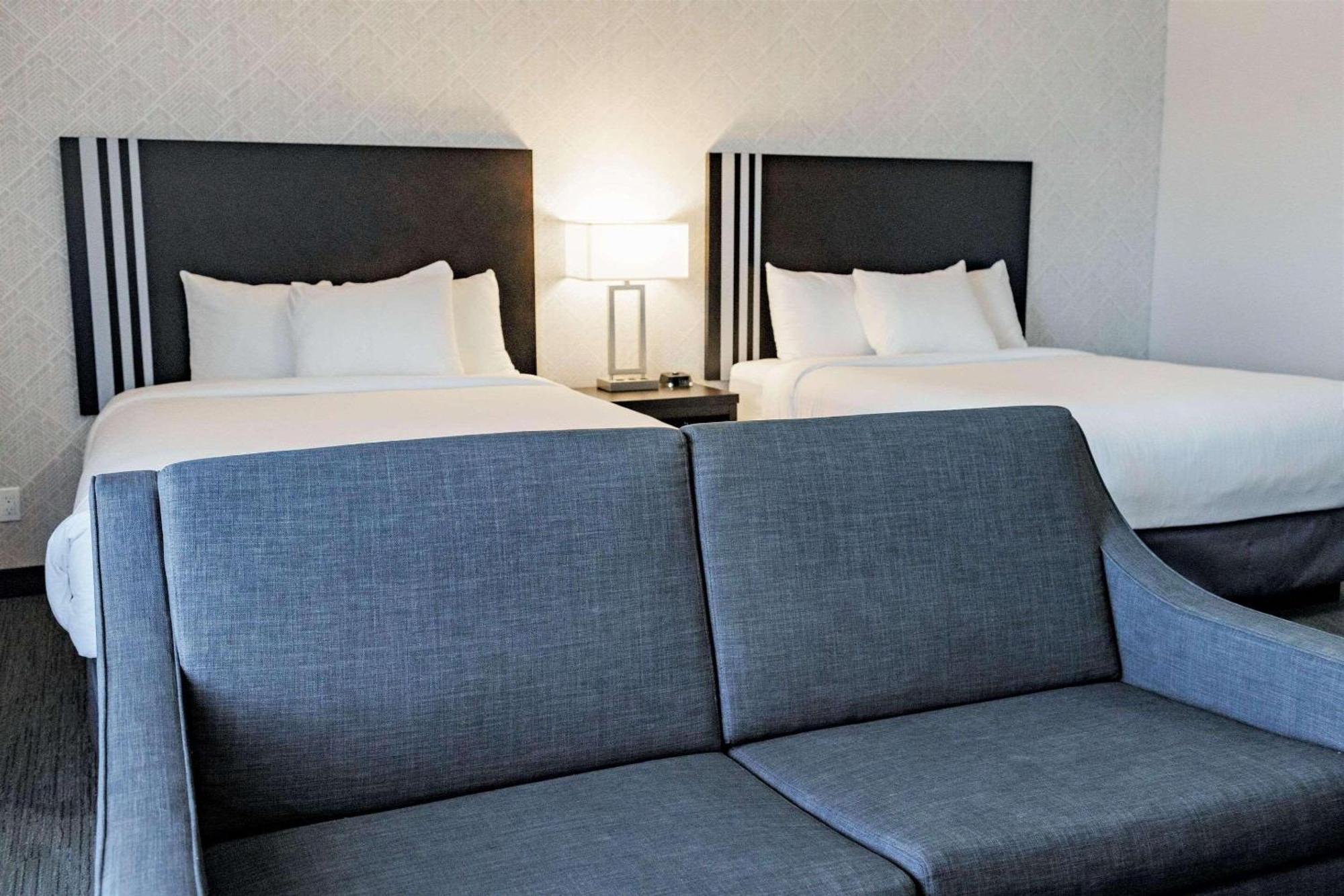 Park Inn By Radisson Edmonton Airport Ледюк Екстериор снимка